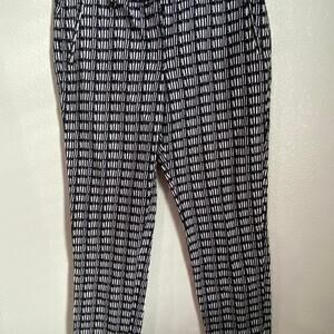 Andrianna Papell pants size 10 black with white zipper
